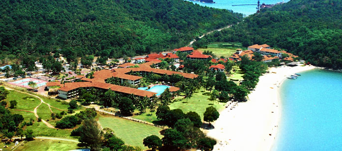 Slap helt af på et spa-hotel - Holiday Villa Beach Resort &amp; Spa.