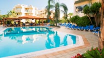 Poseidonia - familiehotel med gode børnerabatter.